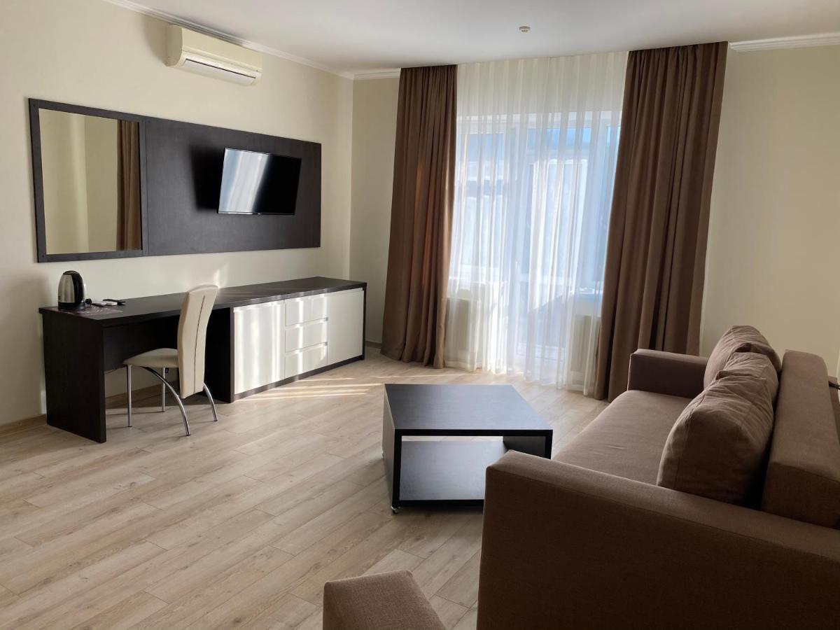 Fantasia Hotel Polyana  Ngoại thất bức ảnh